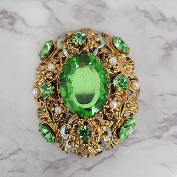 West Germany Vintage Elegant Green and Gold Jewelry Set Brooch Clip On Earrings - Picture 5 of 15